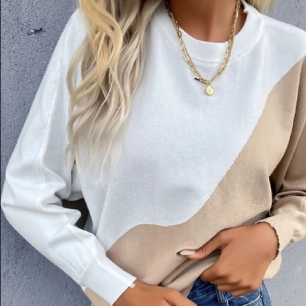 Lightweight sweater 100%polyester Medium. Really cute, comfy and chic 💗